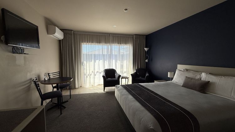 The Suites Ashburton Room
