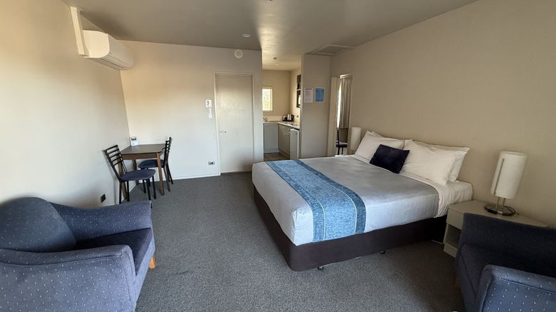 <b>The Suites Ashburton Room</b>. Images powered by <a href="https://www.leonardoworldwide.com/" title="Leonardo Worldwide" target="_blank">Leonardo</a>.