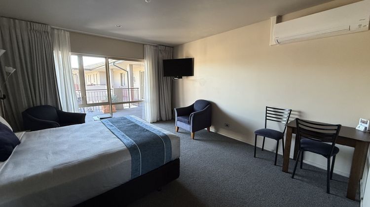 The Suites Ashburton Room