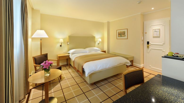 <b>Hotel de la Paix Room</b>. Images powered by <a href="https://www.leonardoworldwide.com/" title="Leonardo Worldwide" target="_blank">Leonardo</a>.