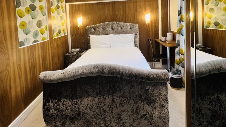 <b>Cheshire Hotel Room</b>. Images powered by <a href="https://www.leonardoworldwide.com/" title="Leonardo Worldwide" target="_blank">Leonardo</a>.