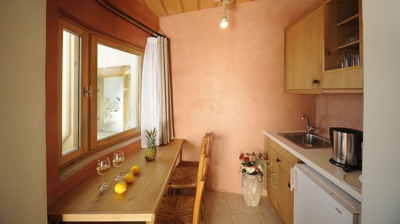 <b>Stefanos Village Room</b>. Images powered by <a href="https://www.leonardoworldwide.com/" title="Leonardo Worldwide" target="_blank">Leonardo</a>.