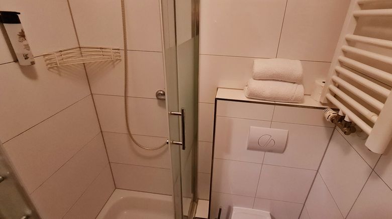 <b>Hotel Frankfurt Messe Room</b>. Images powered by <a href="https://www.leonardoworldwide.com/" title="Leonardo Worldwide" target="_blank">Leonardo</a>.