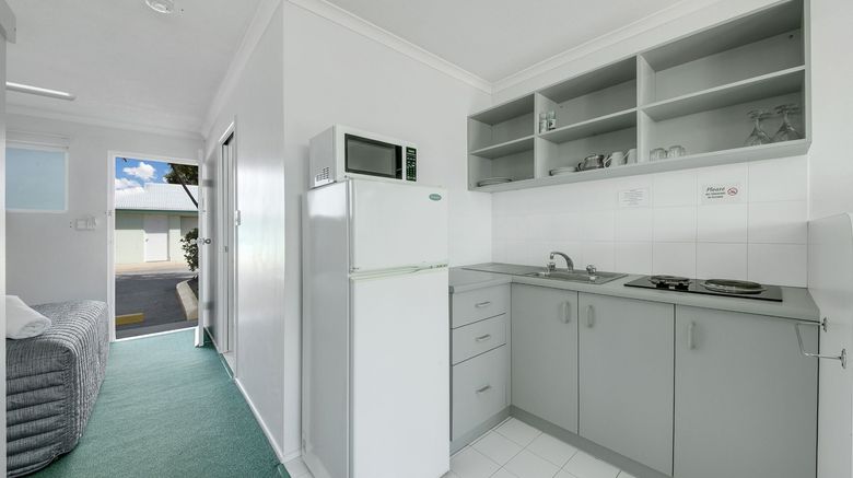 <b>Reef Adventureland Motor Inn Room</b>. Images powered by <a href="https://www.leonardoworldwide.com/" title="Leonardo Worldwide" target="_blank">Leonardo</a>.