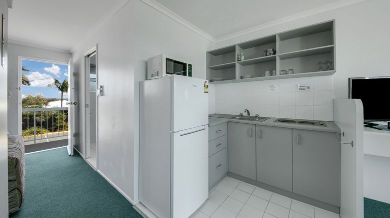 <b>Reef Adventureland Motor Inn Room</b>. Images powered by <a href="https://www.leonardoworldwide.com/" title="Leonardo Worldwide" target="_blank">Leonardo</a>.