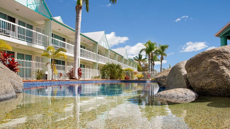 Reef Adventureland Motor Inn Pool