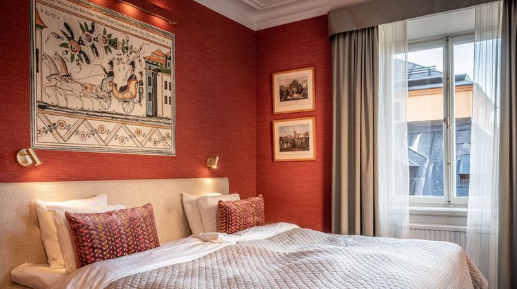Lady Hamilton Hotel Room