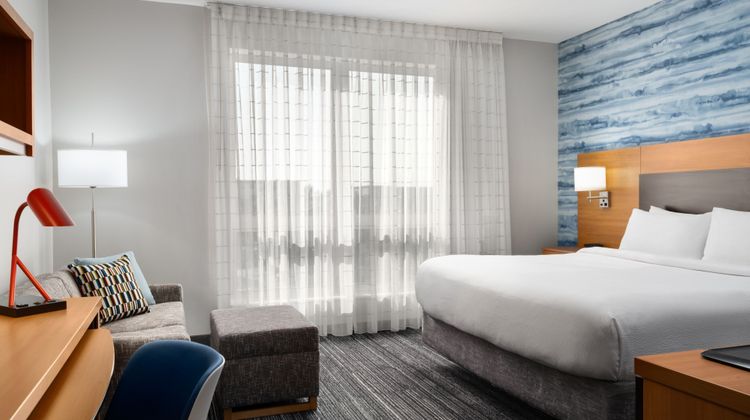 TownePlace Suites Champaign/Urbana Room