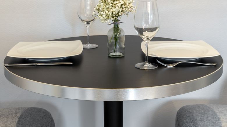 <b>Numa Frankfurt Oben Room</b>. Images powered by <a href="https://www.leonardoworldwide.com/" title="Leonardo Worldwide" target="_blank">Leonardo</a>.