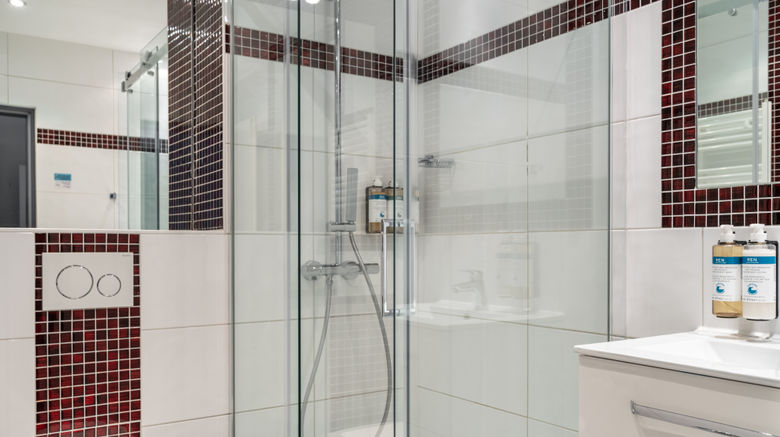 <b>Numa Frankfurt Oben Room</b>. Images powered by <a href="https://www.leonardoworldwide.com/" title="Leonardo Worldwide" target="_blank">Leonardo</a>.