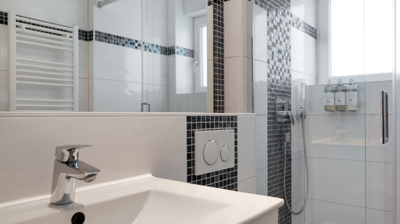 <b>Numa Frankfurt Oben Room</b>. Images powered by <a href="https://www.leonardoworldwide.com/" title="Leonardo Worldwide" target="_blank">Leonardo</a>.