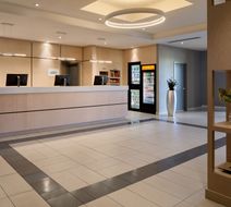 Fairfield Inn & Suites Montreal Airport Lobby