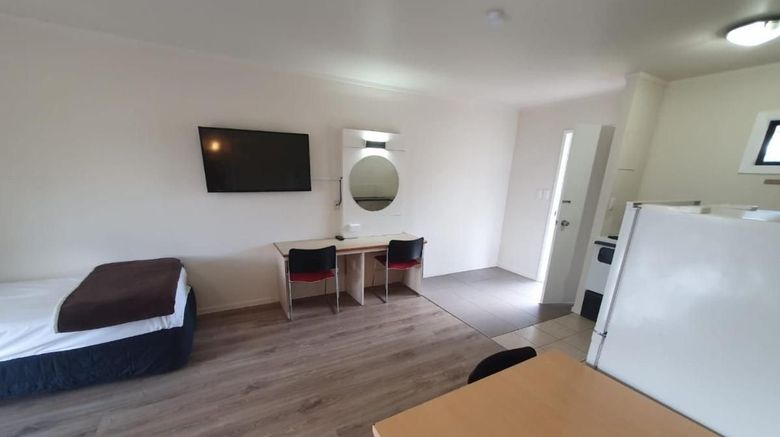 <b>Ascot Epsom Motel Room</b>. Images powered by <a href="https://www.leonardoworldwide.com/" title="Leonardo Worldwide" target="_blank">Leonardo</a>.
