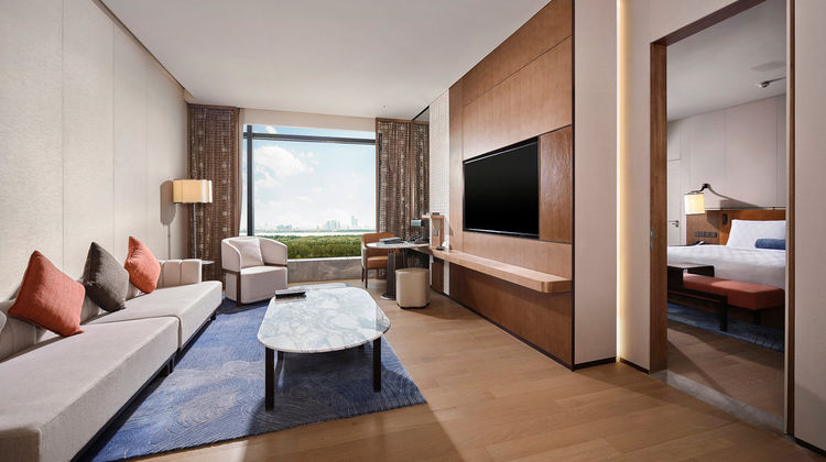 HUALUXE Nanjing Yangtze River Suite