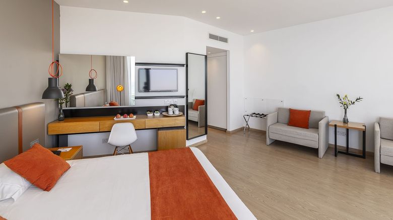 <b>Crystal Springs Beach Hotel Room</b>. Images powered by <a href="https://www.leonardoworldwide.com/" title="Leonardo Worldwide" target="_blank">Leonardo</a>.