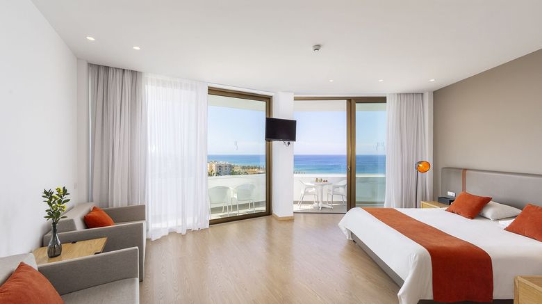 <b>Crystal Springs Beach Hotel Room</b>. Images powered by <a href="https://www.leonardoworldwide.com/" title="Leonardo Worldwide" target="_blank">Leonardo</a>.