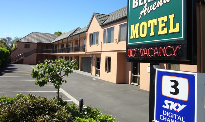 Bealey Avenue Motel Exterior