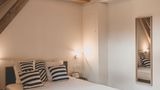 <b>Colonie 7 Room</b>. Images powered by <a href="https://www.leonardoworldwide.com/" title="Leonardo Worldwide" target="_blank">Leonardo</a>.