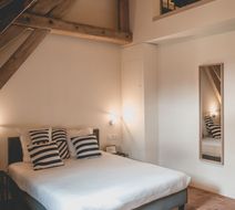 Colonie 7 Room