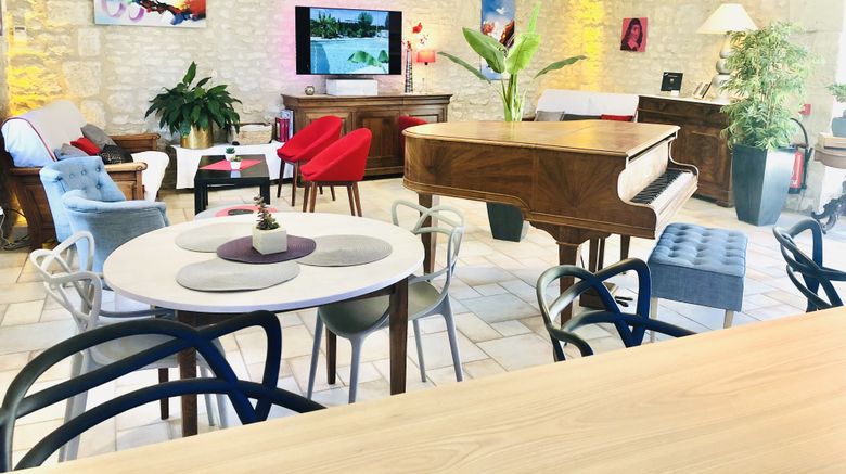 <b>Hotel The Originals Pigeonnier du Perron Lobby</b>. Images powered by <a href="https://www.leonardoworldwide.com/" title="Leonardo Worldwide" target="_blank">Leonardo</a>.
