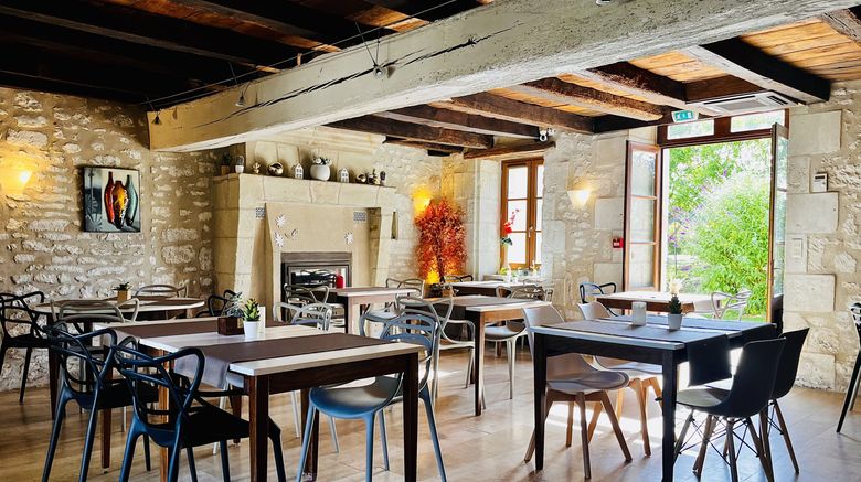<b>Hotel The Originals Pigeonnier du Perron Restaurant</b>. Images powered by <a href="https://www.leonardoworldwide.com/" title="Leonardo Worldwide" target="_blank">Leonardo</a>.