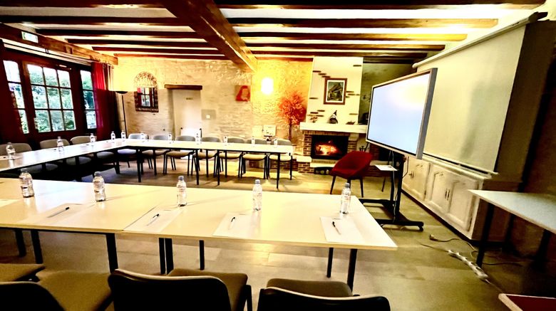 <b>Hotel The Originals Pigeonnier du Perron Meeting</b>. Images powered by <a href="https://www.leonardoworldwide.com/" title="Leonardo Worldwide" target="_blank">Leonardo</a>.