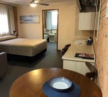 Cardiff Motor Inn Room