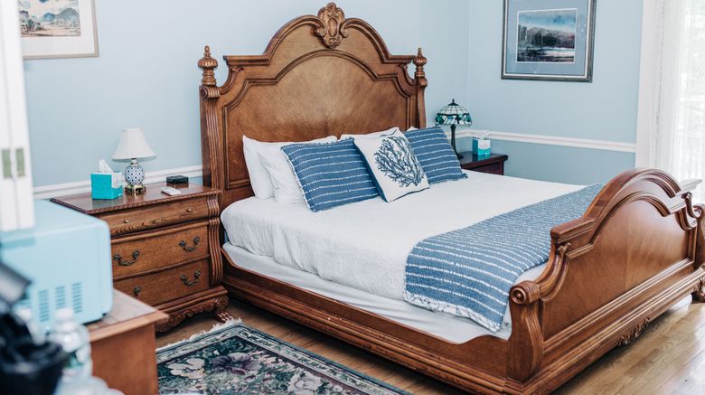 <b>Benn Conger Inn Room</b>. Images powered by <a href="https://www.leonardoworldwide.com/" title="Leonardo Worldwide" target="_blank">Leonardo</a>.