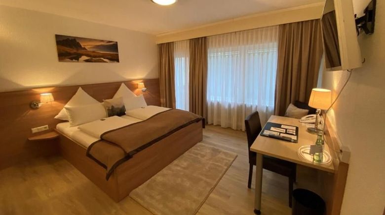 <b>Lindenhof Hotel Room</b>. Images powered by <a href="https://www.leonardoworldwide.com/" title="Leonardo Worldwide" target="_blank">Leonardo</a>.