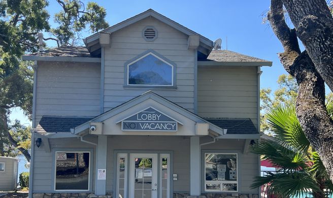Clear Lake Cottages & Marina Exterior