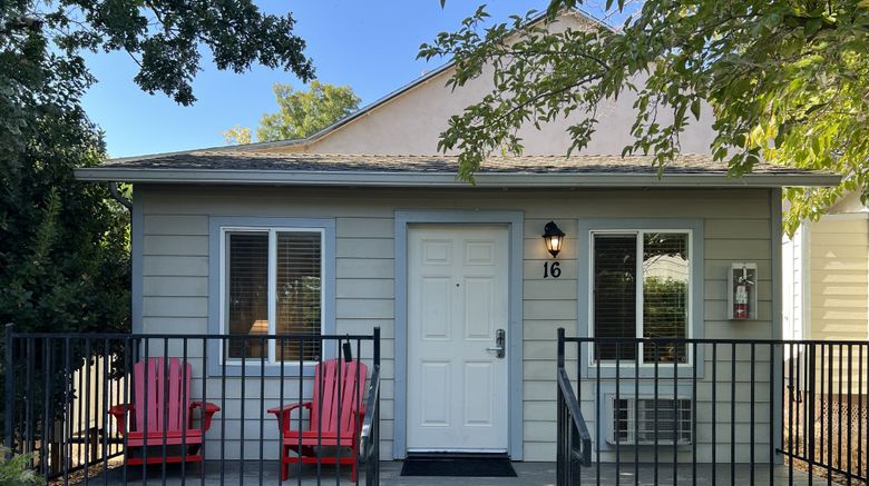 <b>Clear Lake Cottages & Marina Room</b>. Images powered by <a href="https://www.leonardoworldwide.com/" title="Leonardo Worldwide" target="_blank">Leonardo</a>.