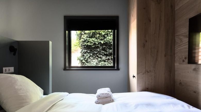 <b>Vesting Hotel Room</b>. Images powered by <a href="https://www.leonardoworldwide.com/" title="Leonardo Worldwide" target="_blank">Leonardo</a>.