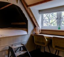 Vesting Hotel Room