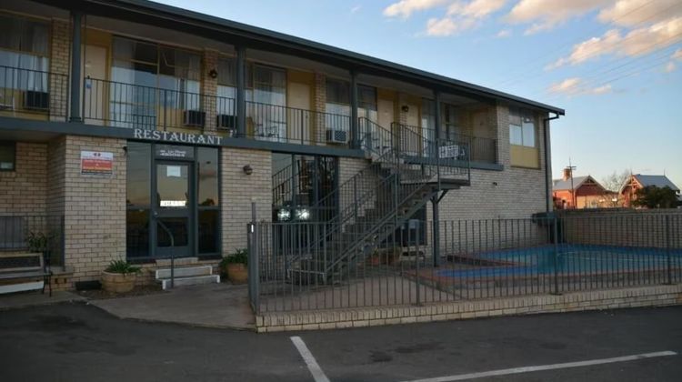 Adrian Motel Exterior