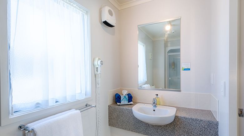 <b>Bella Vista Motel Hamilton Room</b>. Images powered by <a href="https://www.leonardoworldwide.com/" title="Leonardo Worldwide" target="_blank">Leonardo</a>.