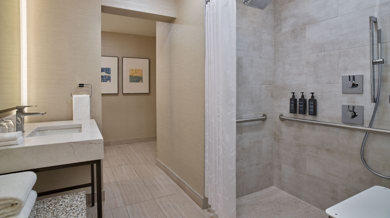 <b>Sheraton Kansas City at Crown Center Room</b>. Images powered by <a href="https://www.leonardoworldwide.com/" title="Leonardo Worldwide" target="_blank">Leonardo</a>.