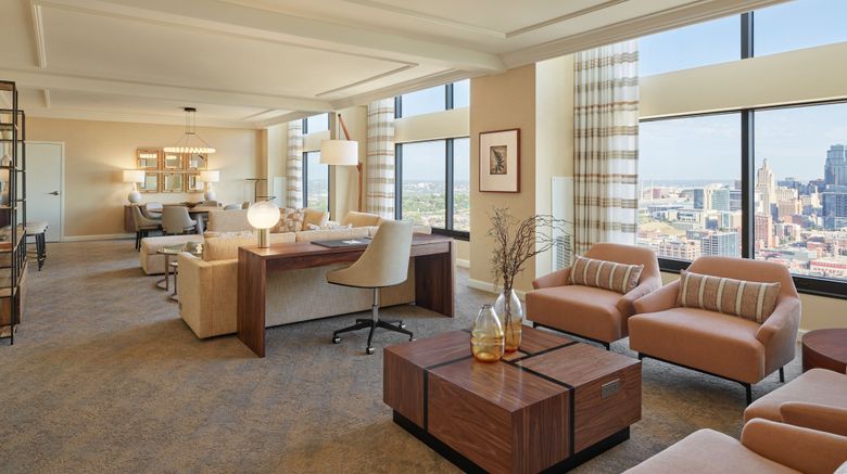 <b>Sheraton Kansas City at Crown Center Suite</b>. Images powered by <a href="https://www.leonardoworldwide.com/" title="Leonardo Worldwide" target="_blank">Leonardo</a>.