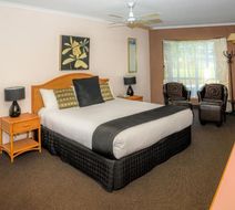 Sapphire Waters Motor Inn Room