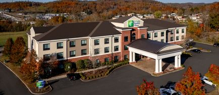 Holiday Inn Express and Suites Fairmont Exterior