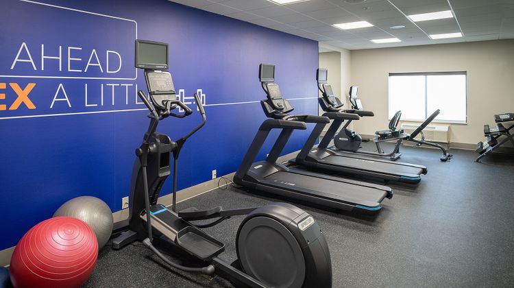 Holiday Inn Express and Suites Fairmont Health Club