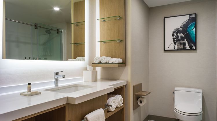 Delta Hotels Ontario Airport Room