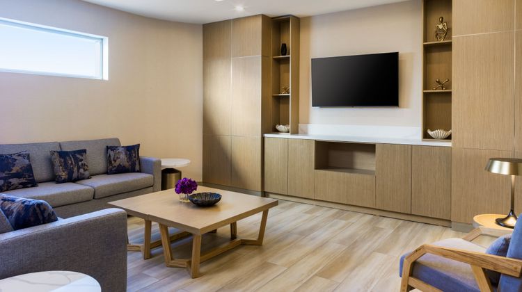 Delta Hotels Ontario Airport Room
