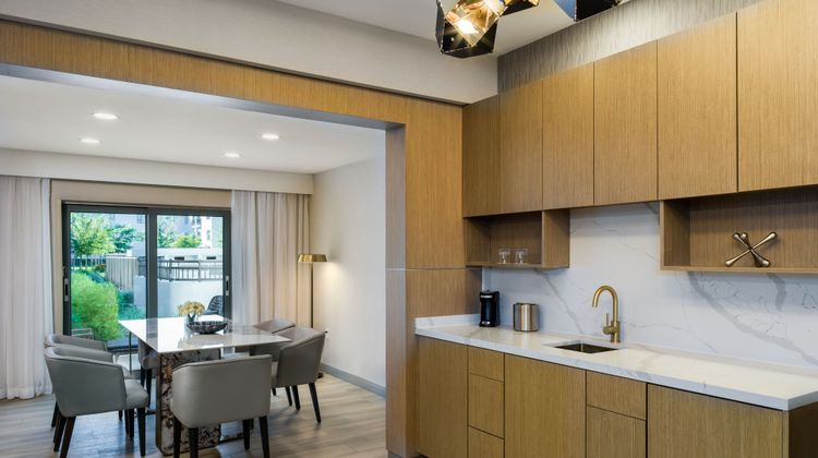 Delta Hotels Ontario Airport Suite