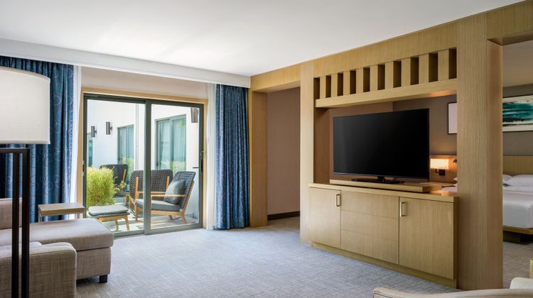 Delta Hotels Ontario Airport Suite