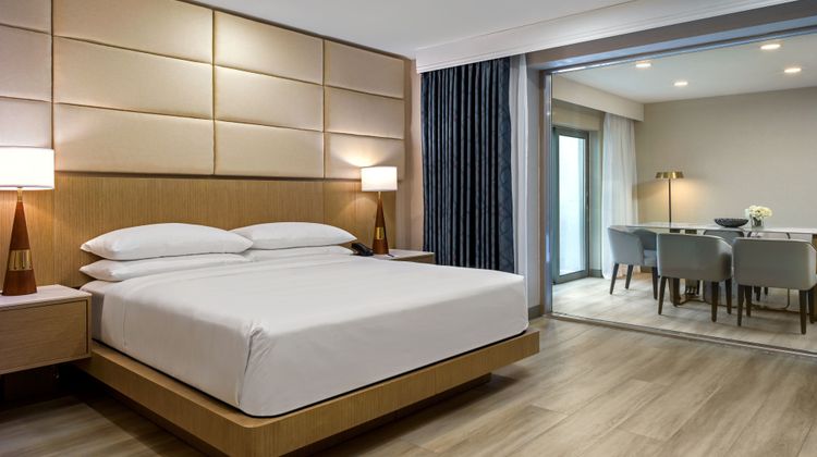 Delta Hotels Ontario Airport Room