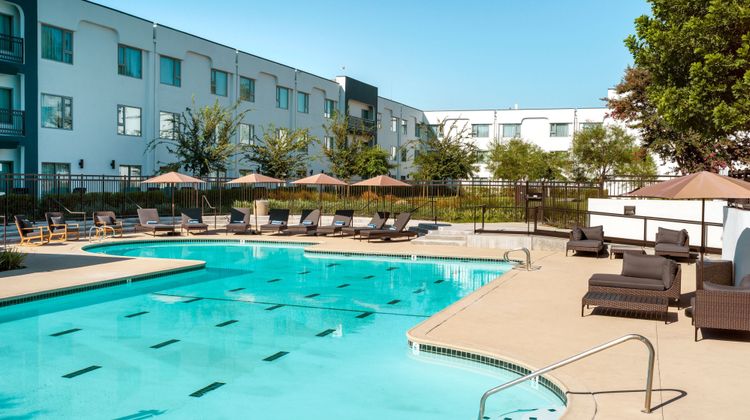 Delta Hotels Ontario Airport Pool