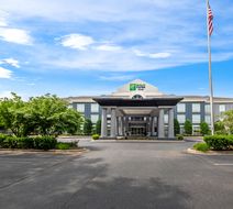 Holiday Inn Express Hotel & Suites Exterior
