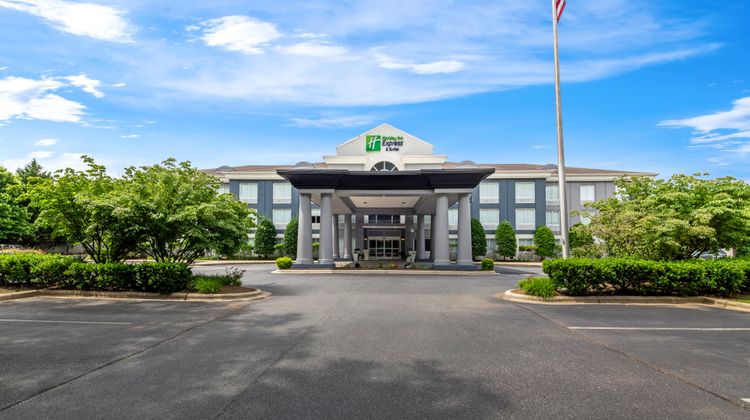 Holiday Inn Express Hotel & Suites Exterior