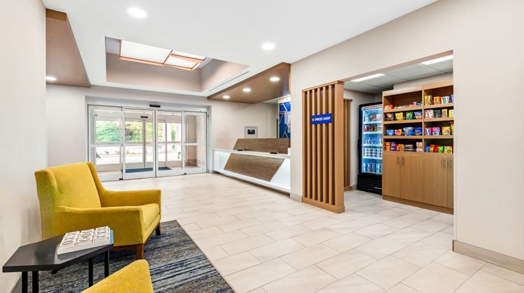 Holiday Inn Express Hotel & Suites Exterior