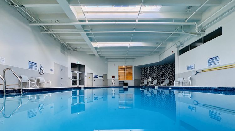 Holiday Inn Burlington Hotel & Conf Ctr Pool